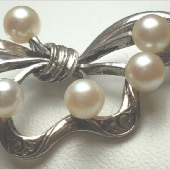 Mikimoto Pearl Brooch Pin Very Vintage Sterling Silver Butterfly with 5mm Pearls - Picture 1 of 6